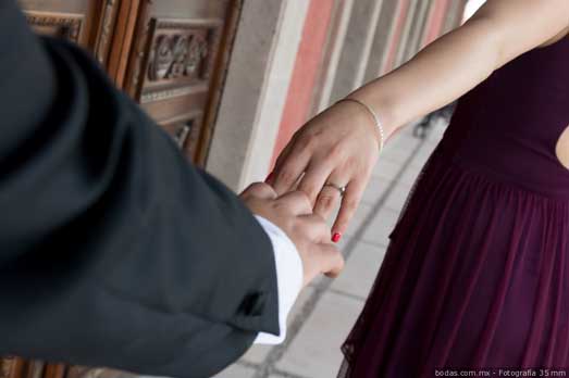 9 cosas que todos deberían hacer después de comprometerse, de acuerdo con los planificadores de bodas