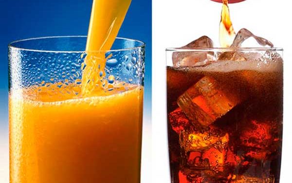 El jugo de naranja es tan perjudicial como los refrescos: estudio
