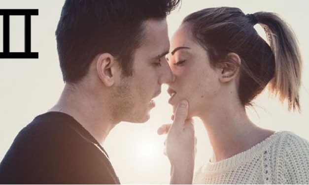 Besando a un Géminis