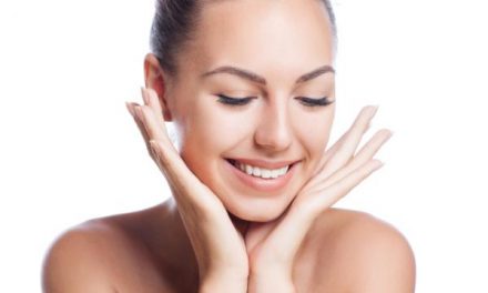 Cómo lavarse la cara para una piel más clara y saludable