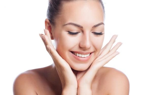 Cómo lavarse la cara para una piel más clara y saludable