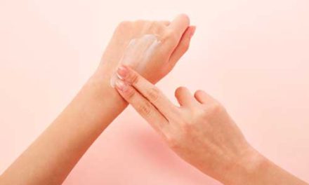 10 formas de revivir tus manos si están más secas que el Sahara
