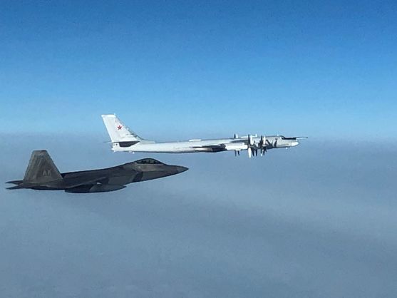 EEUU intercepta aviones rusos cerca de Alaska en el espacio aéreo internacional
